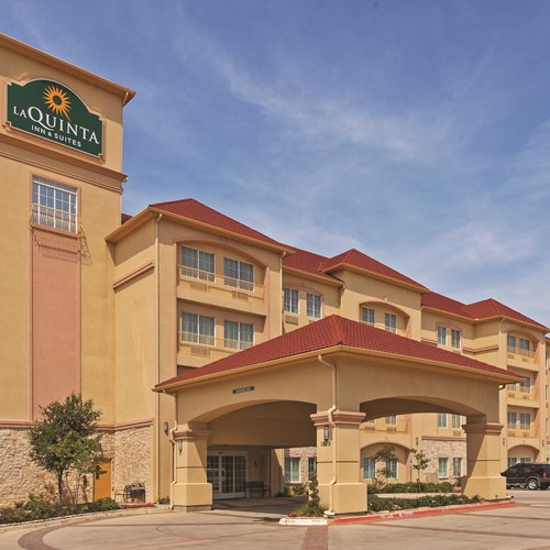 La Quinta Inn & Suites by Wyndham DFW Airport West - Bedford logo