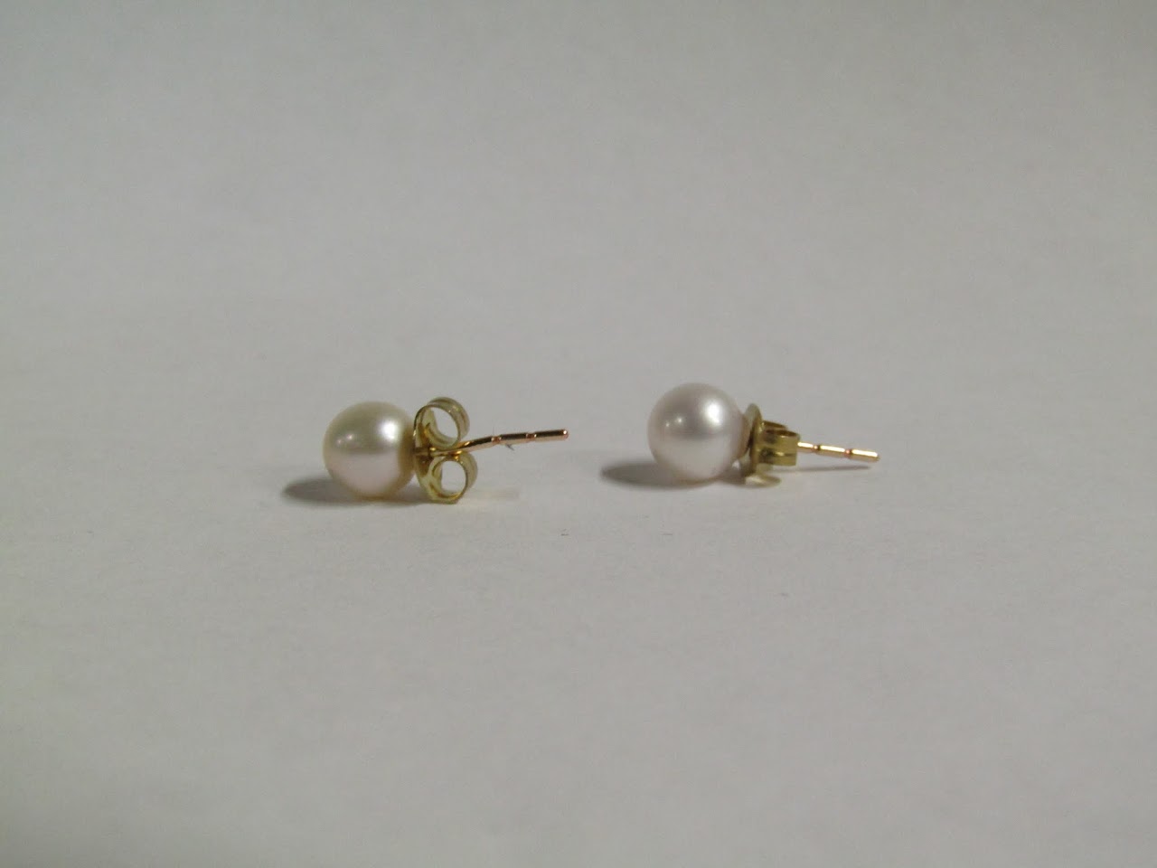 14kt & Pearl Studs