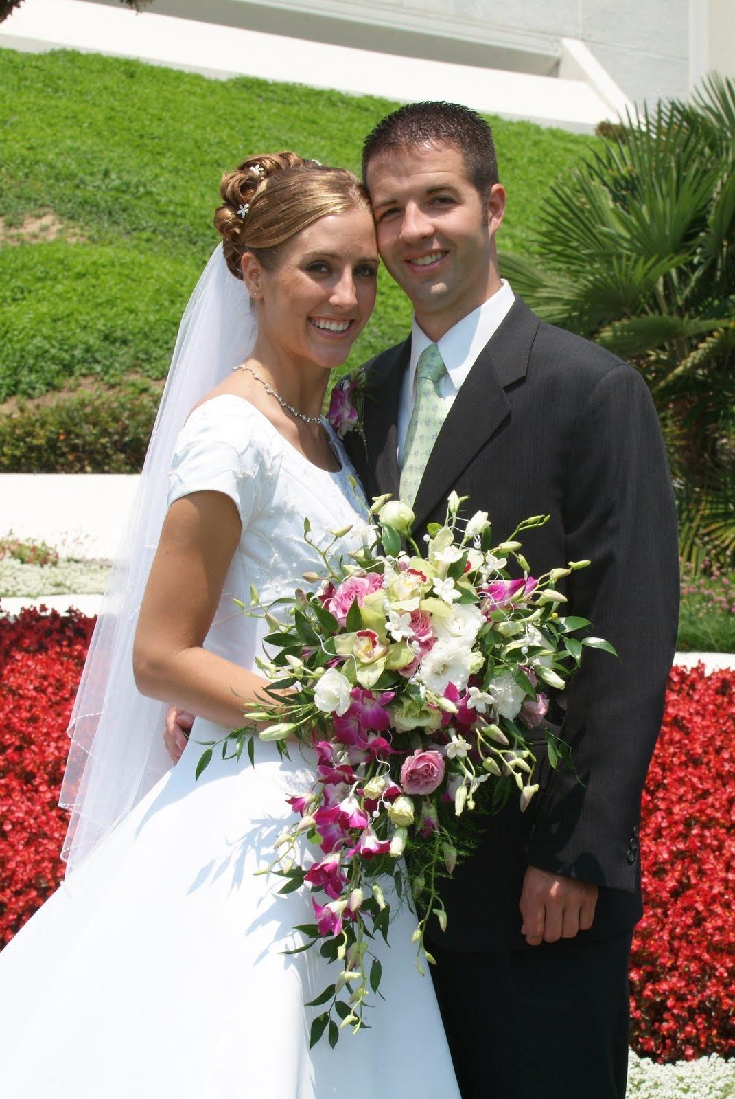 ribbons off-white Ivory and white, orange,the bridal bouquet Orange,the