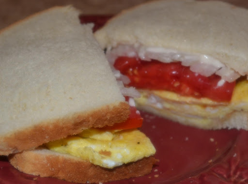 Egg, Tomato and Onion Sandwich