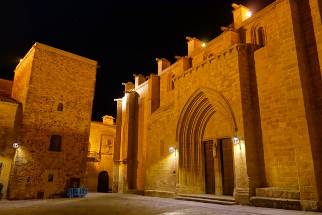 Recorriendo Extremadura. Mis rutas por Cáceres y Badajoz - Blogs de España - Cáceres capital. Recorrido de noche por el casco histórico iluminado. (9)