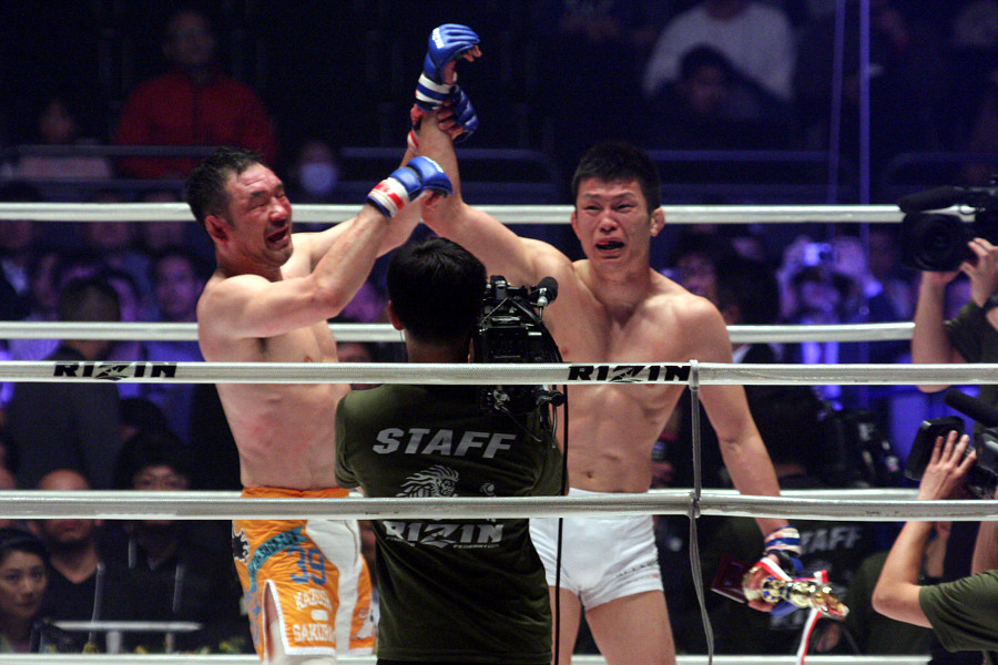 파일:external/adcombat.com/151229rizin-14-sakuraba-aoki-4.jpg