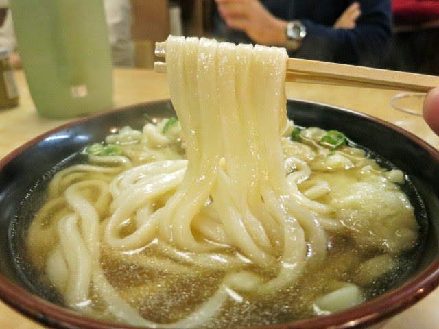 柔らかくエッジの立ったうどん麺