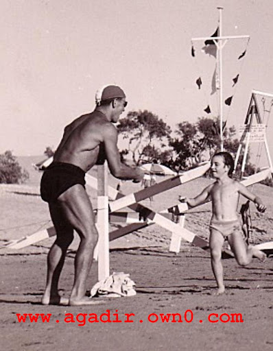 شاطئ اكادير قبل وبعد الزلزال سنة 1960 Yhrty