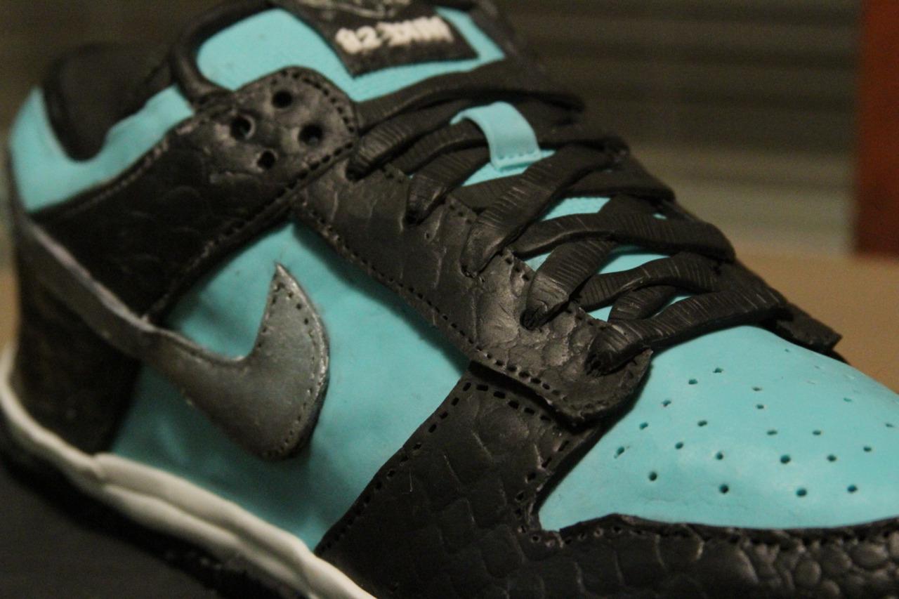 A Nike SB    Tiffany    Chocolate