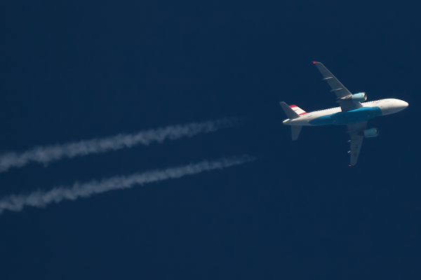 Poland - contrails - Pagina 6 180515_Austrian_AUA604_DME-VIE_OE-LDE_A319