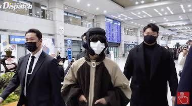 Clout News on X: .@BTS_twt's Kim Taehyung spotted at the Incheon Airport  today, heading to the US 🤎 #BTS #BTSARMY #KimTaehyung #TAEHYUNG #TAE #V   / X