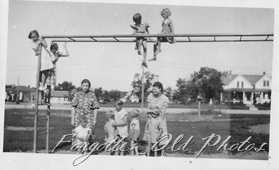 Kids at the park two DL ant