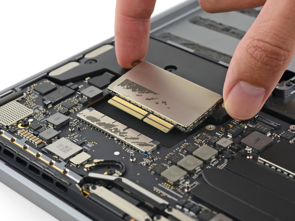 13インチMacBook Pro（Late 2016）分解 はんだ付けメモリ・交換可能なSSD・小容量バッテリー - こぼねみ