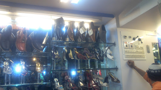 Golden Footwear, 2818, Sawday Rd, Menna Bazzar, Mandi Mohalla, Mysuru, Karnataka 570001, India, Shoe_Shop, state KA