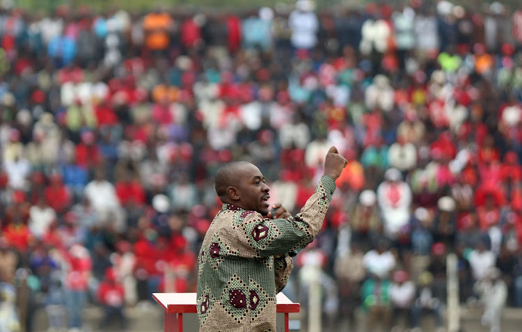 Zimbabwe's opposition party leader Nelson Chamisa gestures as he addresses a rally at Sakubva stadium in Mutare, Zimbabwe, July 14,2018.