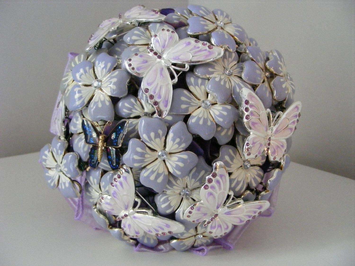 ivory strapless mermaid wedding dresses Lilac purple bridal bouquet -