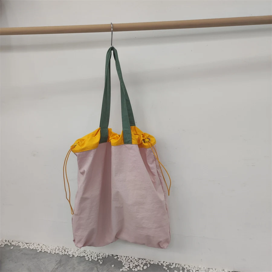 Sac de toile Retro Minority Sports haut de gamme Grand, durable et élégant pour les sportifs et l'usage quotidien. Parfait pour l'équipement et plus encore.