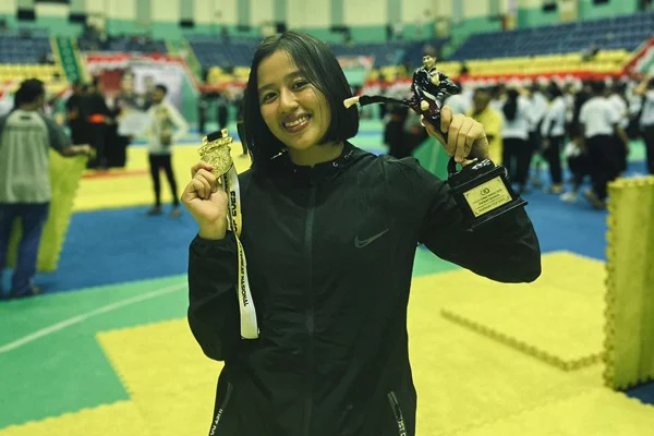 Bripda Meisya Shelonia Jeyne Kaligis baru saja mengharumkan nama Polda Sulut melalui prestasinya di bidang olahraga khususnya pencak silat. (Foto istimewa)