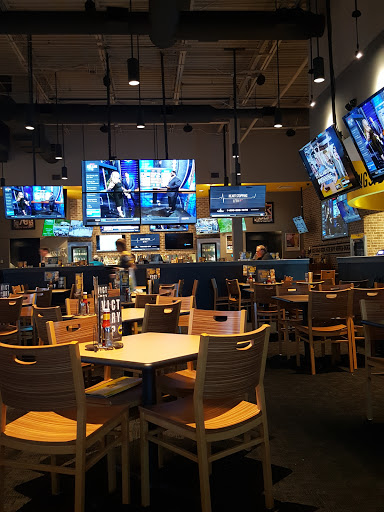 Chicken Wings Restaurant «Buffalo Wild Wings», reviews and photos, 1001 Ironton Hills Dr, Ironton, OH 45638, USA