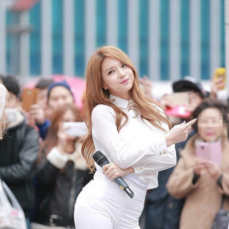 FIESTAR – white skinny jeans