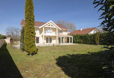 Maison avec terrasse 1