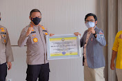 Kapolda Riau Terima Dua Penghargaan dari Badan Ekseekutif Mahasiswa se Riau