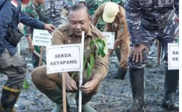 Mewakili Pemkab. Ketapang Sekda Turun Langsung Acara Puncak Penanaman  Mangrove Nasional Serentak