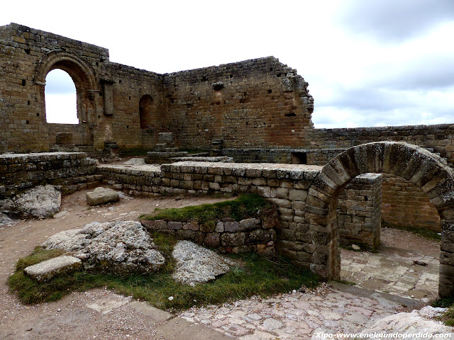 patio-de-la-reina-castillo-loarre.JPG