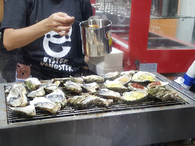  Grilled oysters.