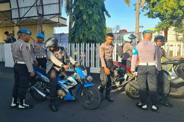 Penggunaan knalpot resing atau brong pada kendaraan roda dua terus dikeluhkan masyarakat. Sehingga warga mendesak agar ditertibkan. (Foto istimewa)