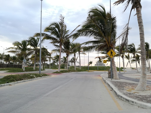 Malecón Costero, Paseo del Mar s/n, Justo Sierra, 24114 Cd del Carmen, Camp., México, Embarcadero | CAMP