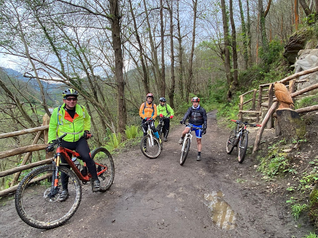 Cómo engrasar la cadena de la bicicleta - Dificultad Baja - Aventura,  Deporte y Naturaleza, Ciclismo de montaña o mountain bike, MTB, BTT,  senderismo, running, viajar, viajes por el mundo Rutas y