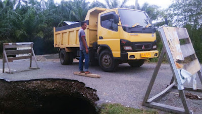 Jalan Amblas Tak Kunjung Diperbaiki, Warga Arongan Lambalek Harap Pemkab Turun Ke Lokasi