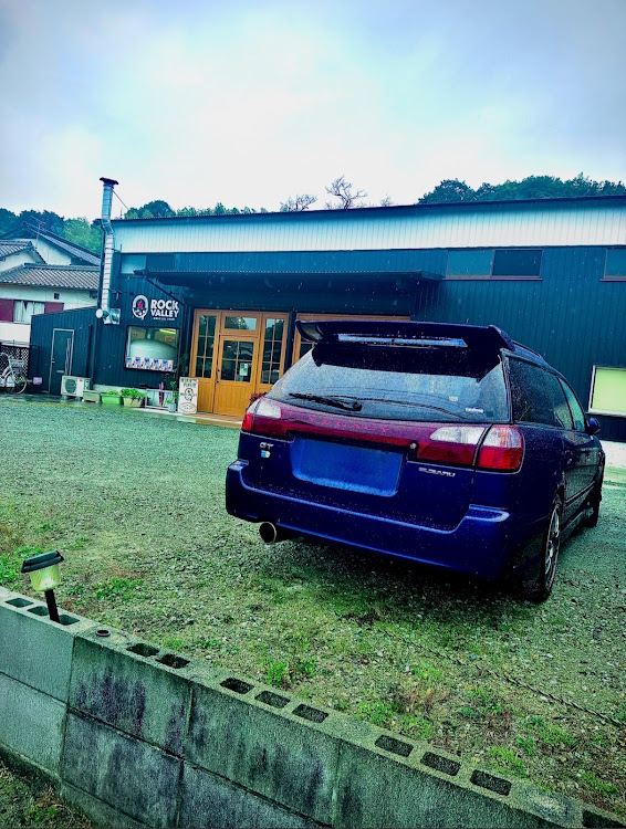 レガシィツーリングワゴンの雨の日の1枚・ドライブ・レガシィさんはポンコツかわいい・洗車に関するカスタム事例の投稿画像1枚目
