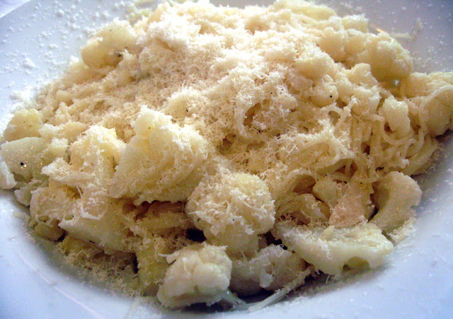 The same dish made with angel hair or Capelli D'Angelo, cavolfiore e' aglio