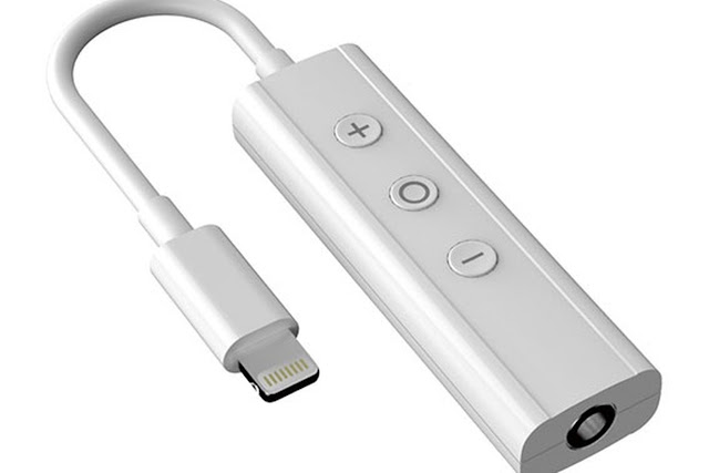 A lightning to 3.5mm headphone jack adapter