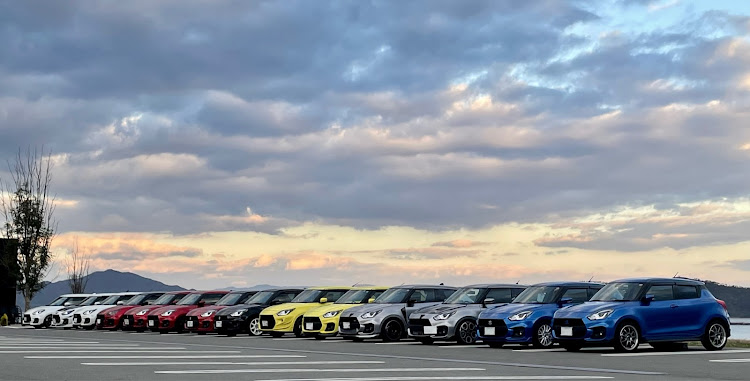 スイフトスポーツのオフ会・カラフルな車たち・走行動画に関するカスタム事例の投稿画像4枚目