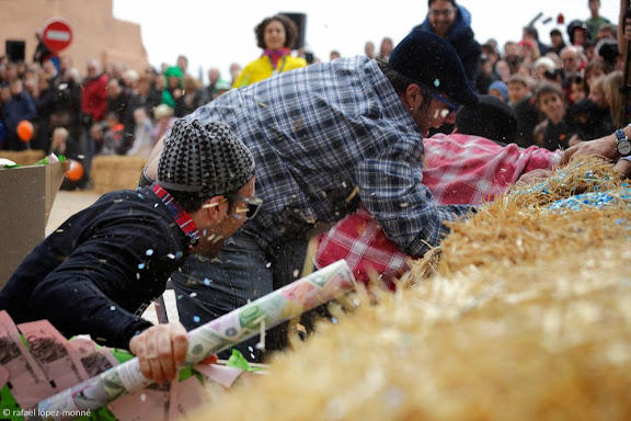 Baixada del Pajaritu, cursa d’andròmines.Carnaval de Tarragona. Tarragona, Tarragonès, Tarragona