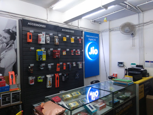 Reliance Digital Xpress Mini, 213/2 Patil Heights, Mangalwar Peth, Near Maruti Mandir, Karad, Maharashtra 415110, India, Electronics_Retail_and_Repair_Shop, state MH