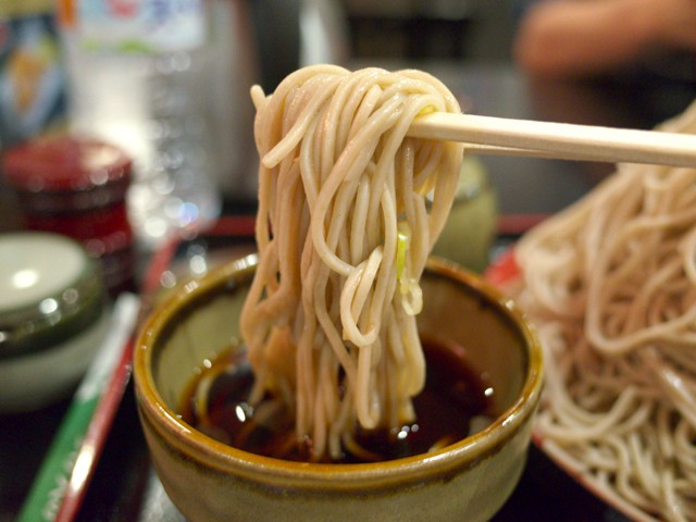 そばつゆに付けた蕎麦