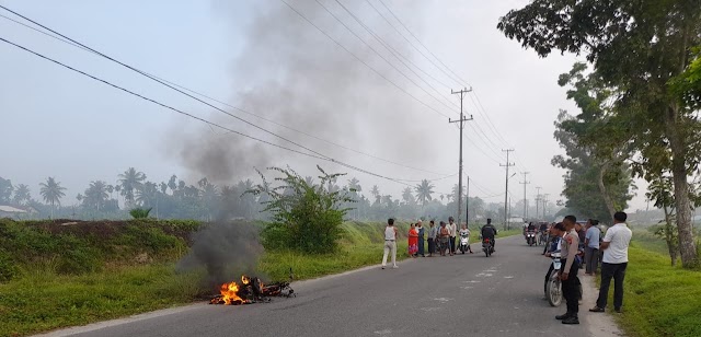 Hendak ke Sekolah, Sepmo Linda Terbakar Dijalan Lintas Pantai Cermin 