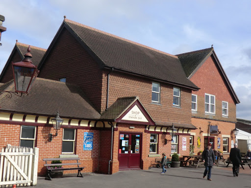 CIMG6226 Bessemer Arms, Sheffield Park station