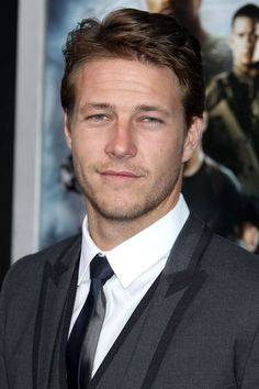 Luke Bracey Profile Pics Dp Images