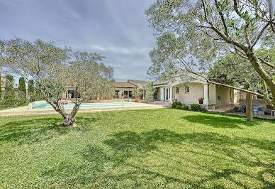 House with pool and garden 1