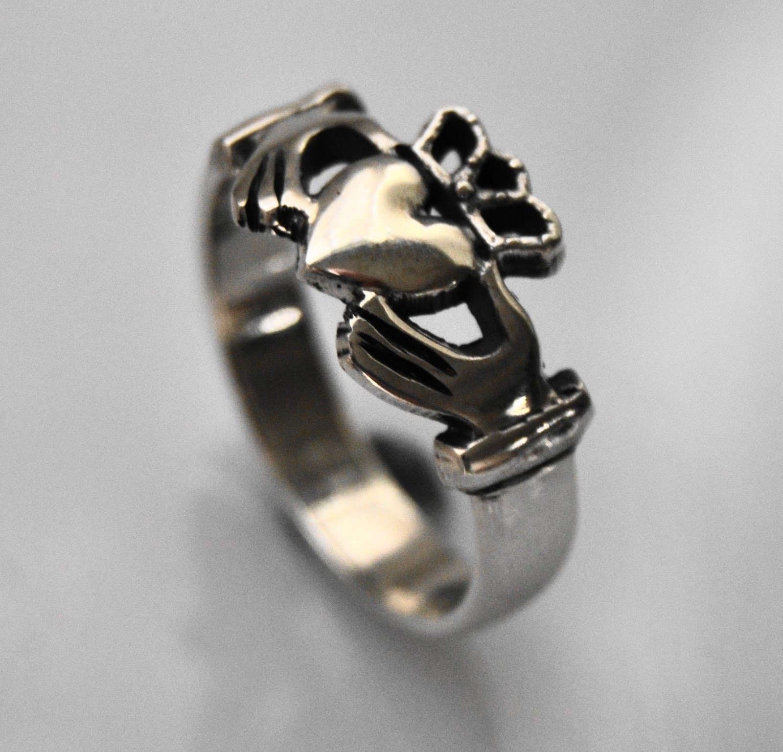 men wedding ring claddagh