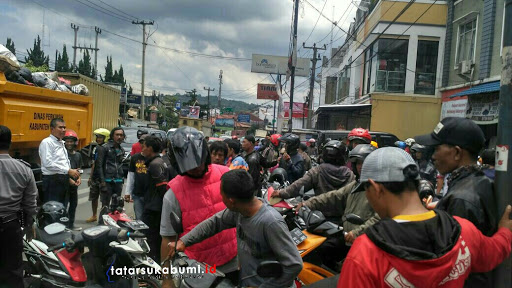 
Ojek Pangkalan Cibadak Hingga Parungkuda Protes Keberadaan Ojek Online, Ujung Ujungnya Seperti Ini 
