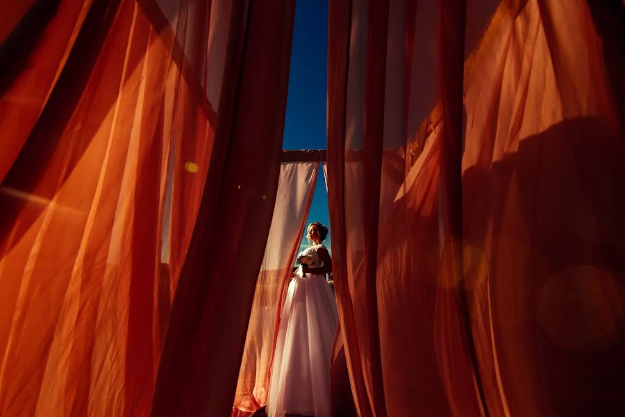 Fotógrafo de casamento Zhenya Ermakov (evgenyermakov). Foto de 16 de janeiro 2019