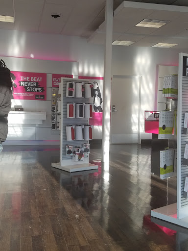 Cell Phone Store «T-Mobile», reviews and photos, 2545 Sheila Ln, Richmond, VA 23225, USA