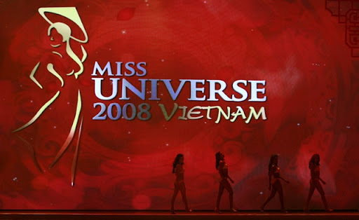 MỘT SỐ ẢNH HẬU TRƯỜNG CHƯA THẤY CỦA MU 2008 Stage