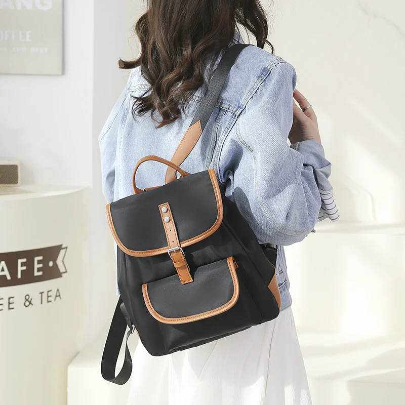 Sac à dos de voyage femme simple et léger en tissu Oxford multifonction, antivol. Idéal pour voyager léger et en toute sécurité.