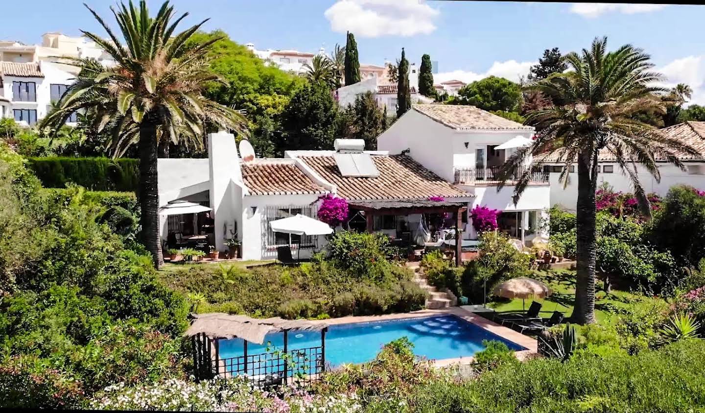 Villa with terrace Casares