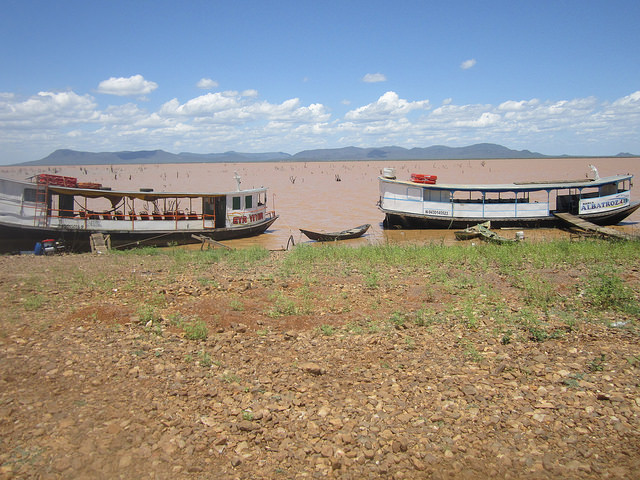 The water in Sobradinho, Brazil's largest reservoir, covering 4,200 square kilometres in the state of Bahía, is 500 metres away from the normal shoreline due to the low water level – another impact of the drought that the country's Northeast has been suffering since 2012. Photo: Mario Osava / IPS