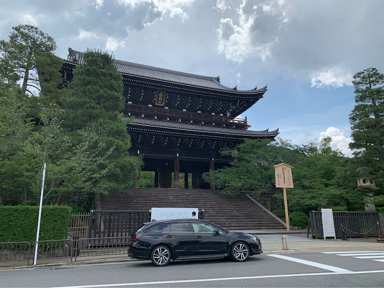 レヴォーグの神社仏閣巡り・ドライブ・知恩院・レヴォーグ乗りと仲良くなりたいに関するカスタム事例の投稿画像1枚目