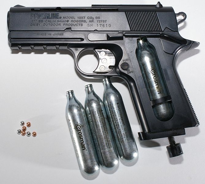 파일:external/upload.wikimedia.org/669px-BB_gun_with_CO2_and_BBs.jpg